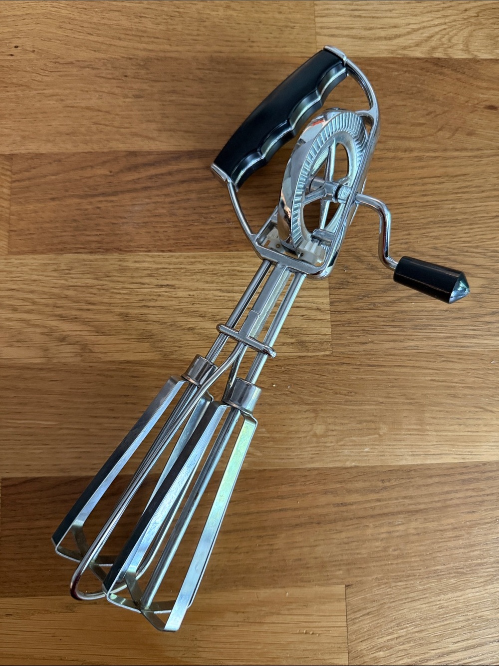 VINTAGE MANUAL HAND-CRANK STAINLESS STEEL EGG BEATER